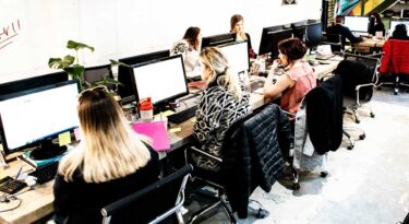Short and long term hot desks in London and South East